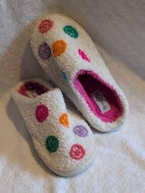 Cozy White Fuzzy Slip-On Slippers with Multicolor Smiley Dots